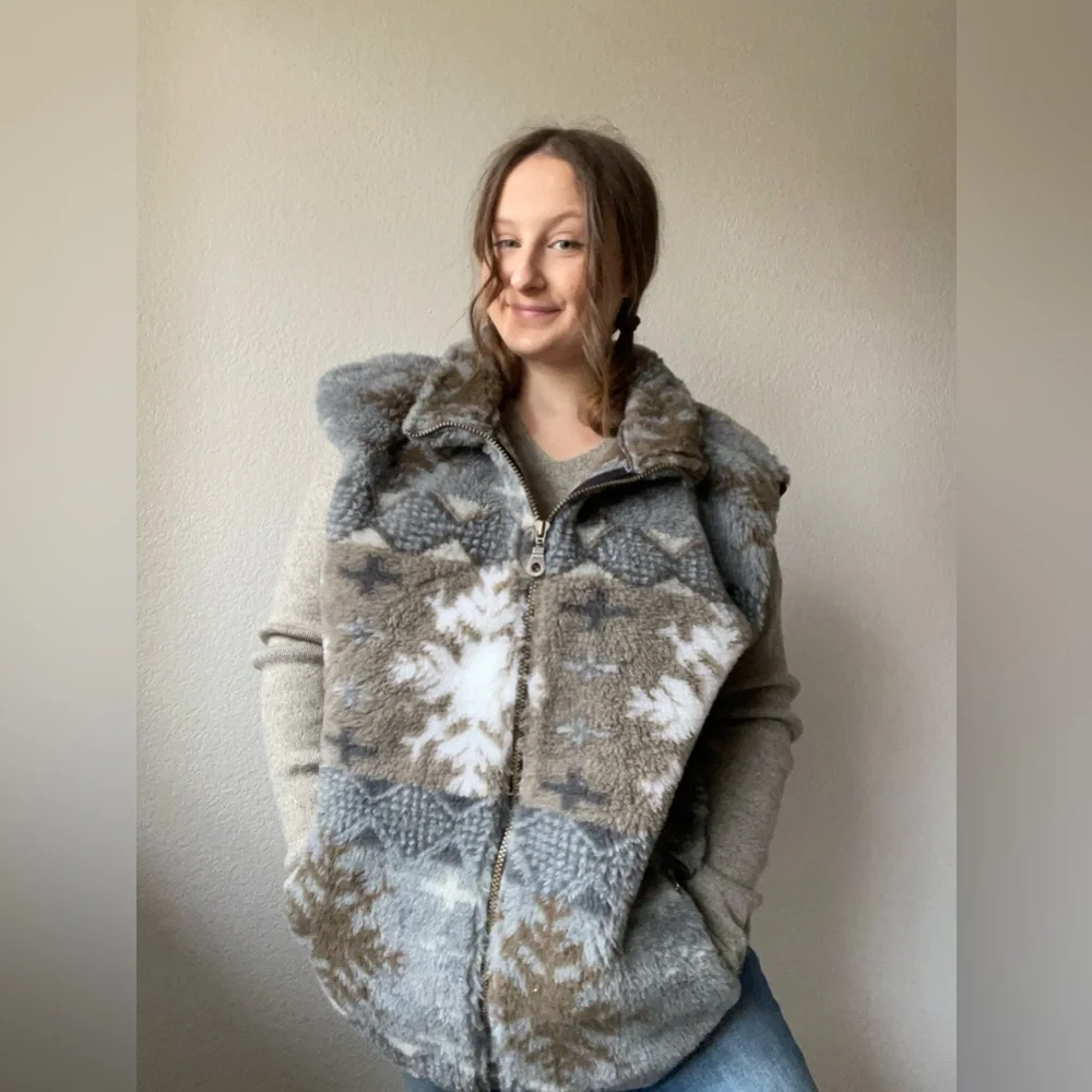 Fur Snowflake Vest - Picture 1 of 4